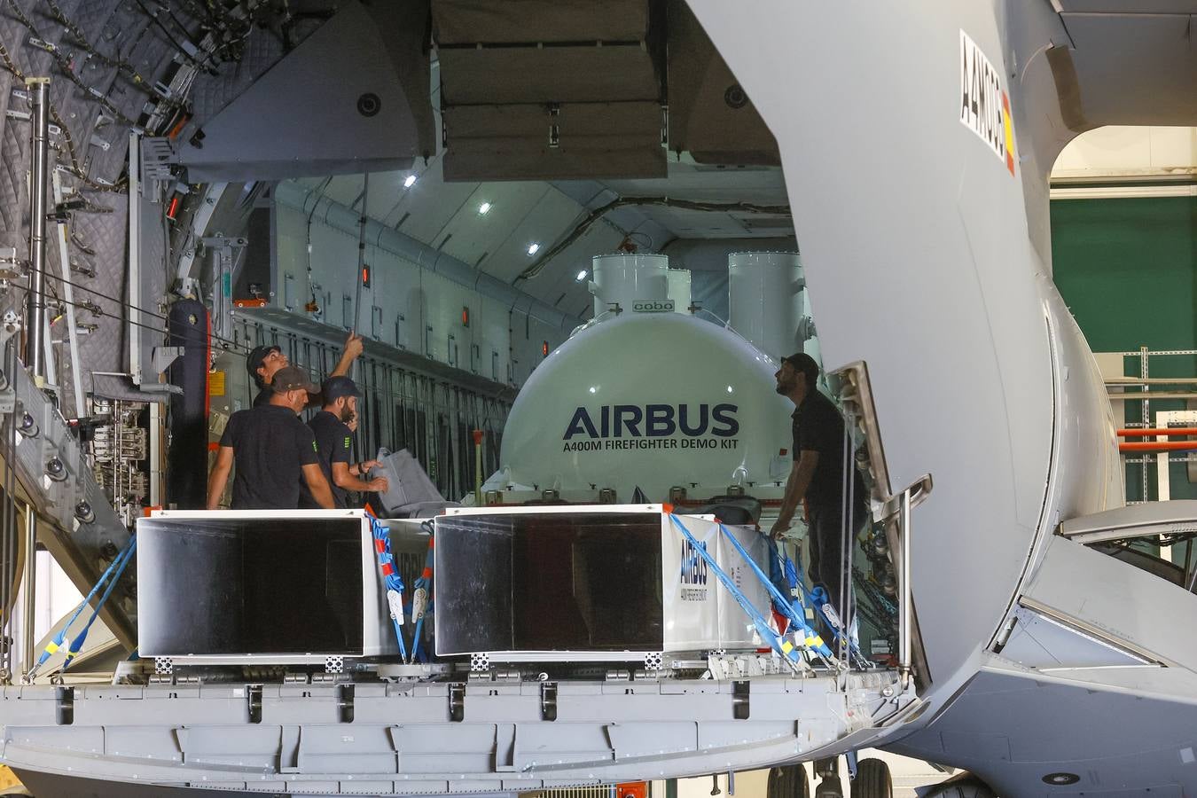 Presentación de kit de extinción de incendios acoplado al A400M