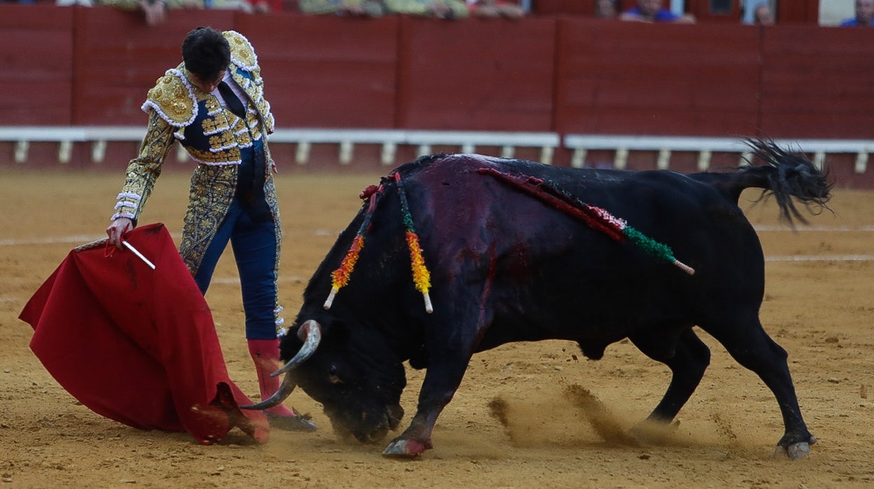 Daniel Luque cruza la raya; Morante la hace redonda