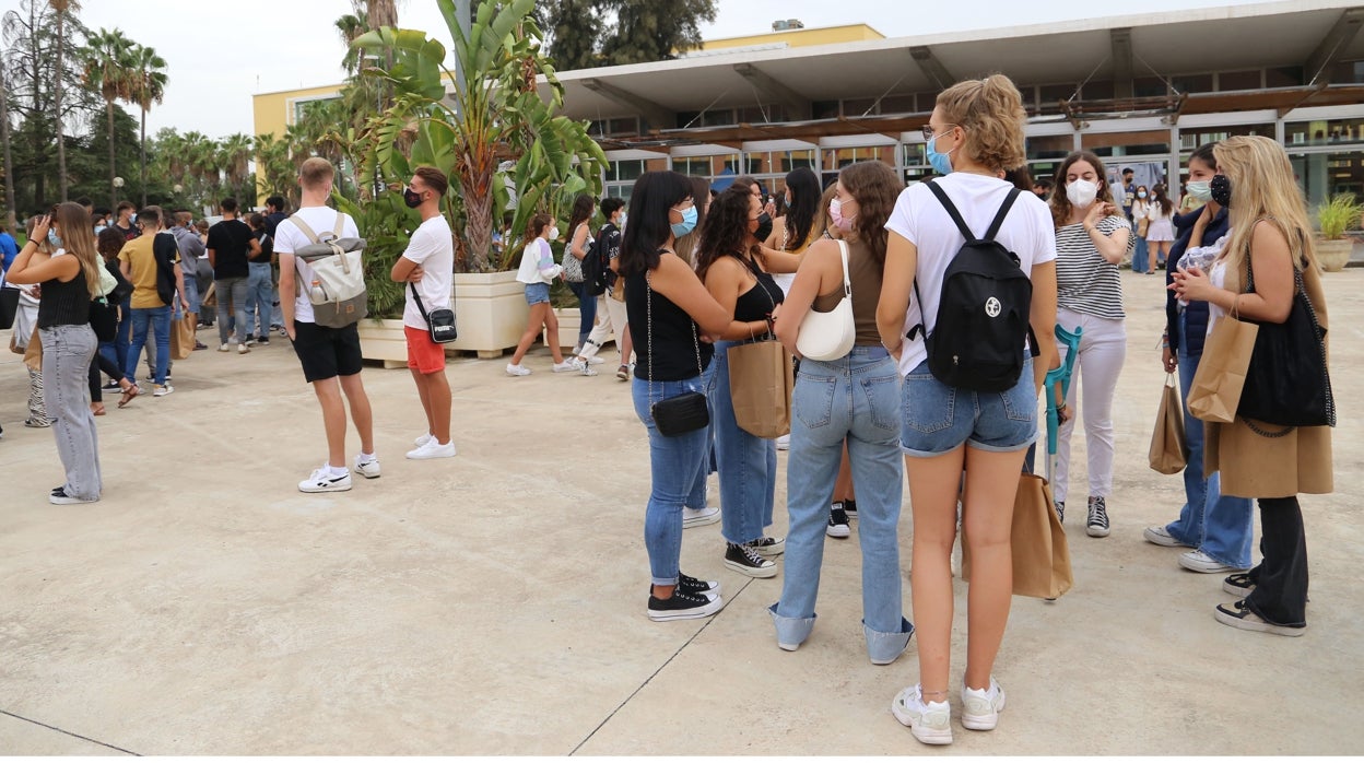 Los jóvenes sevillanos son los más interesados de España en trabajar por menos de 15.000 euros