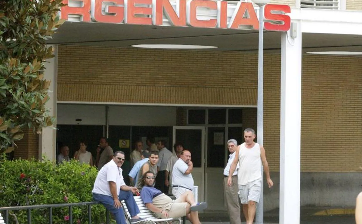 Pacientes deshidratados a causa de las altas temperaturas llegan a las Urgencias de los hospitales sevillanos