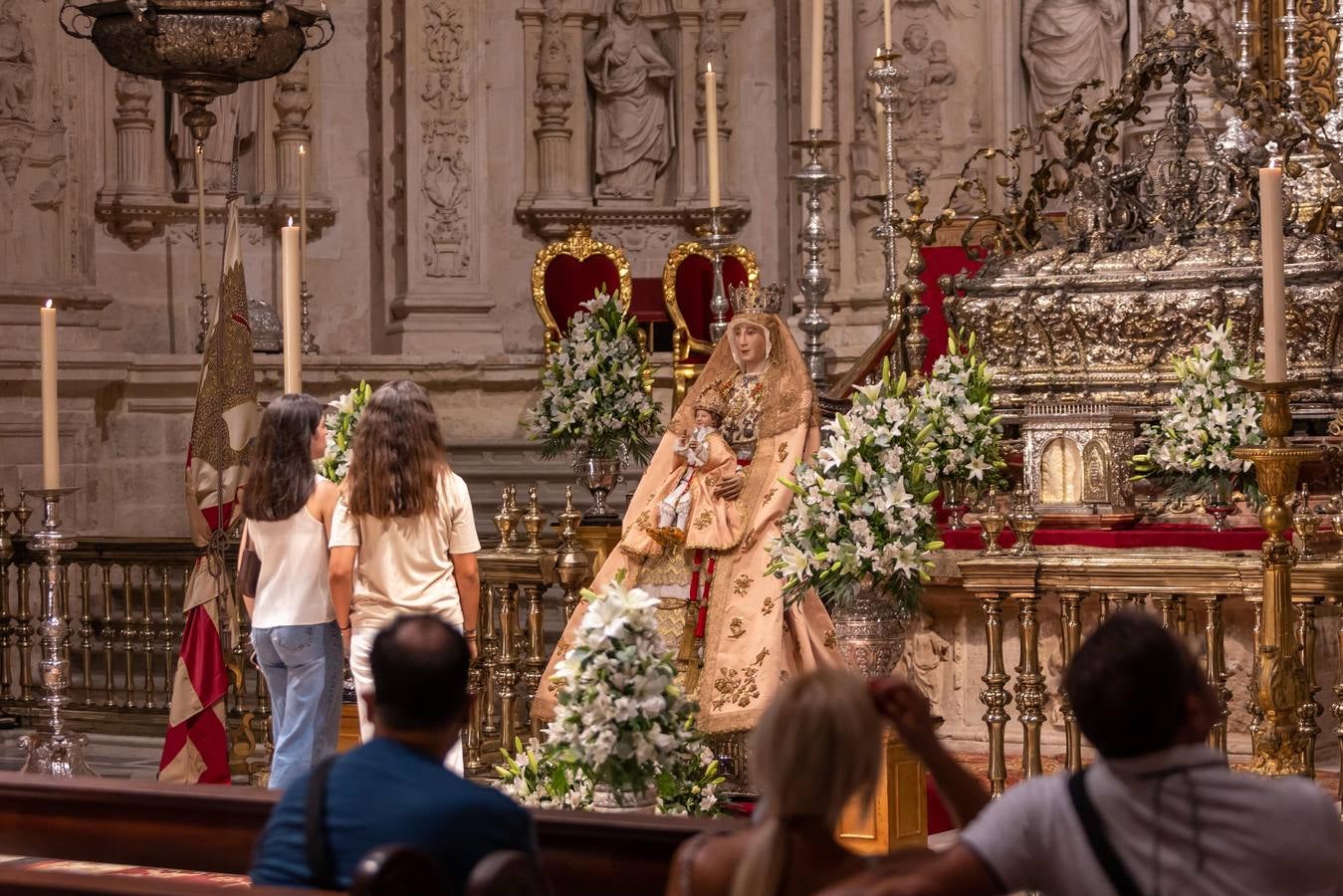 Besamanos a la Virgen de los Reyes