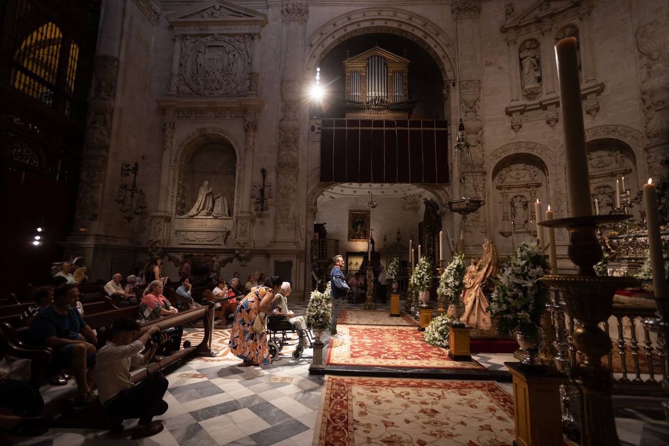 Besamanos a la Virgen de los Reyes