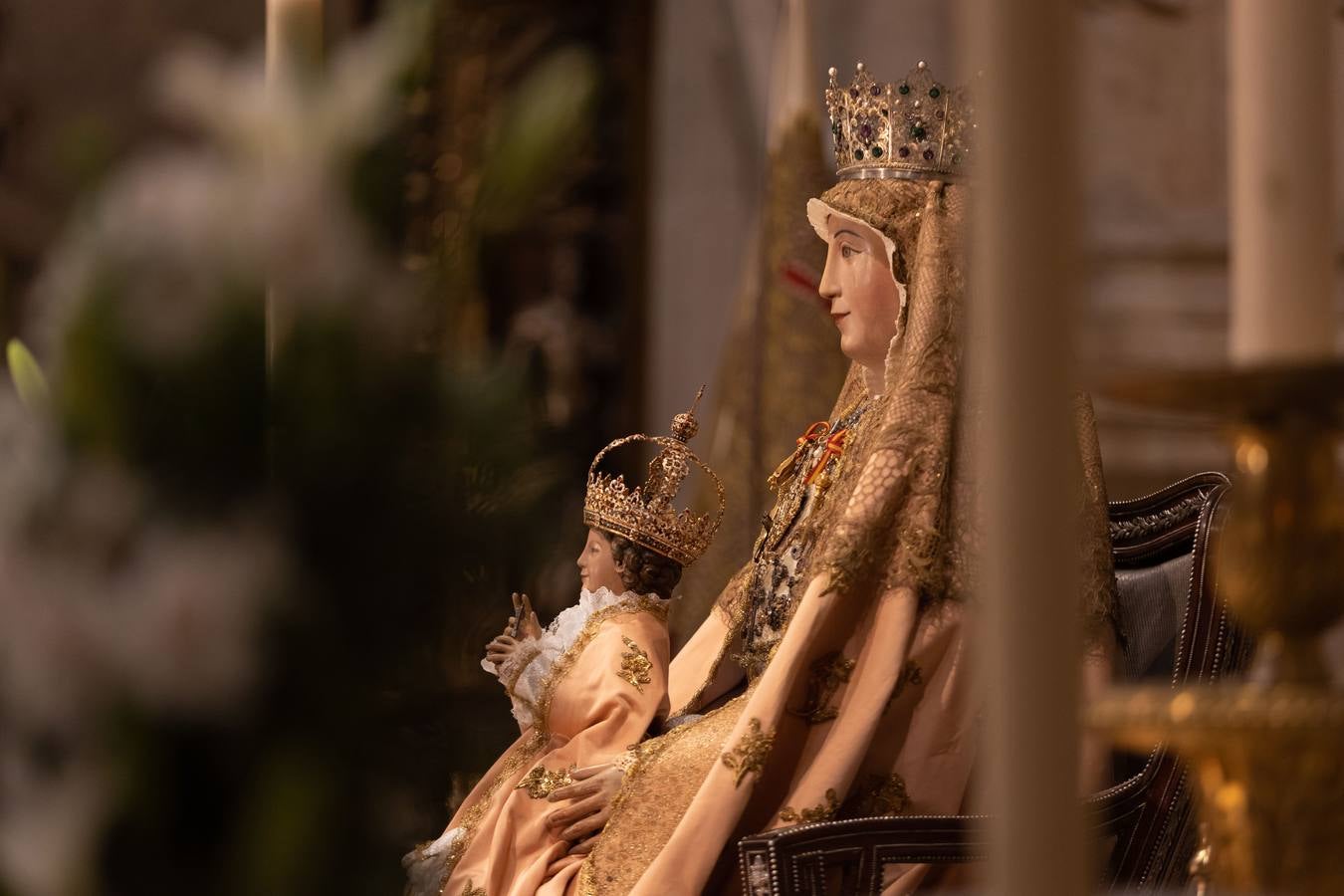 Besamanos a la Virgen de los Reyes