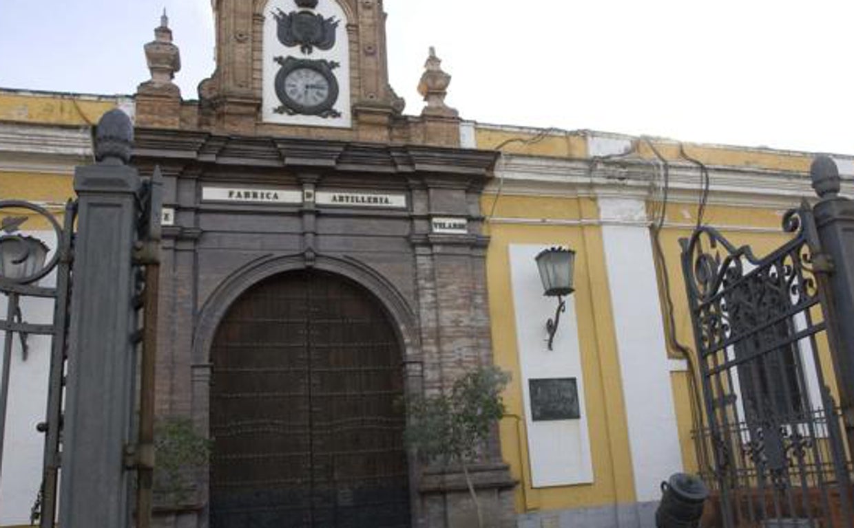 Entrada a la Fábrica de Artillería de Sevilla, que dejó de prestar servicio en los años 90