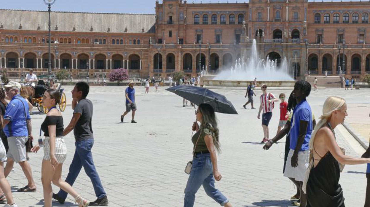 Sevilla lidera la bajada de contagios de España por tercer mes consecutivo