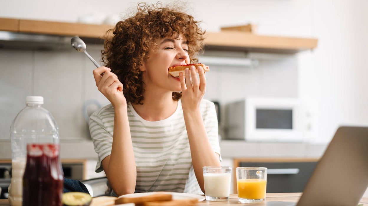 ¿Cuál es la mejor hora para desayunar si queremos perder peso?