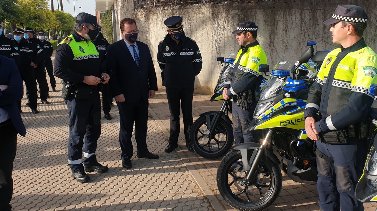 El Ayuntamiento invertirá 1,2 millones de euros en renovar el vestuario de la Policía Local de Sevilla