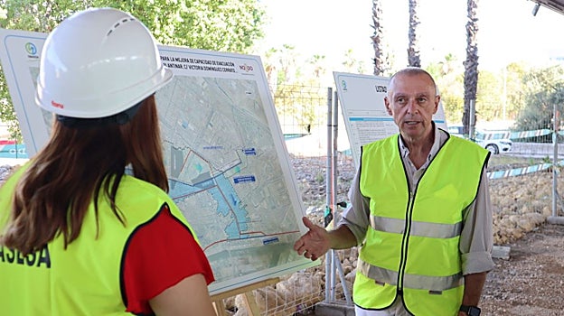 Jaime Palop, consejero delegado de Emasesa, en una obra reciente