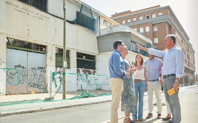 José Luis Sanz señala la situación de «abandono» del mercado de la Puerta de la Carne