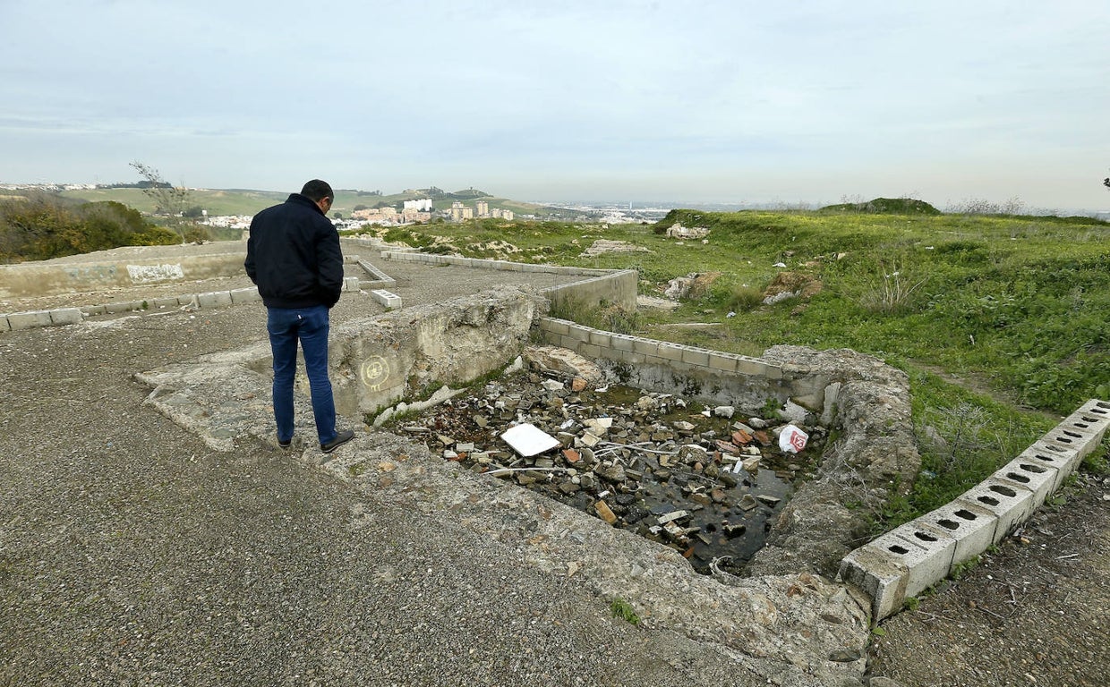 Estado de abandono del cerro del Carambolo, en Camas