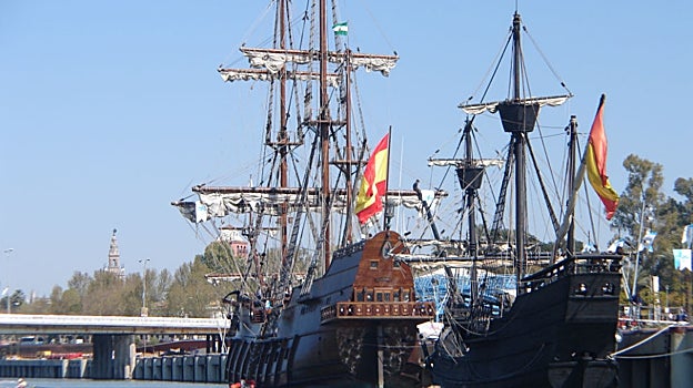Réplicas de las naves en el río Guadalquivir