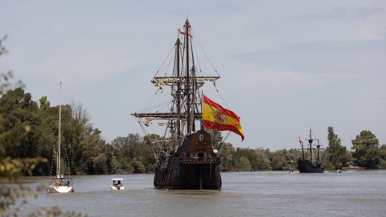 La Nao Victoria remonta el río Guadalquivir 500 años después de la gesta