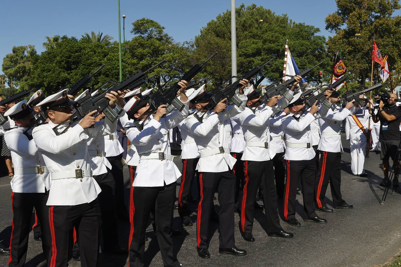 Homenaje a Elcano en la glorieta de los Marineros Voluntarios