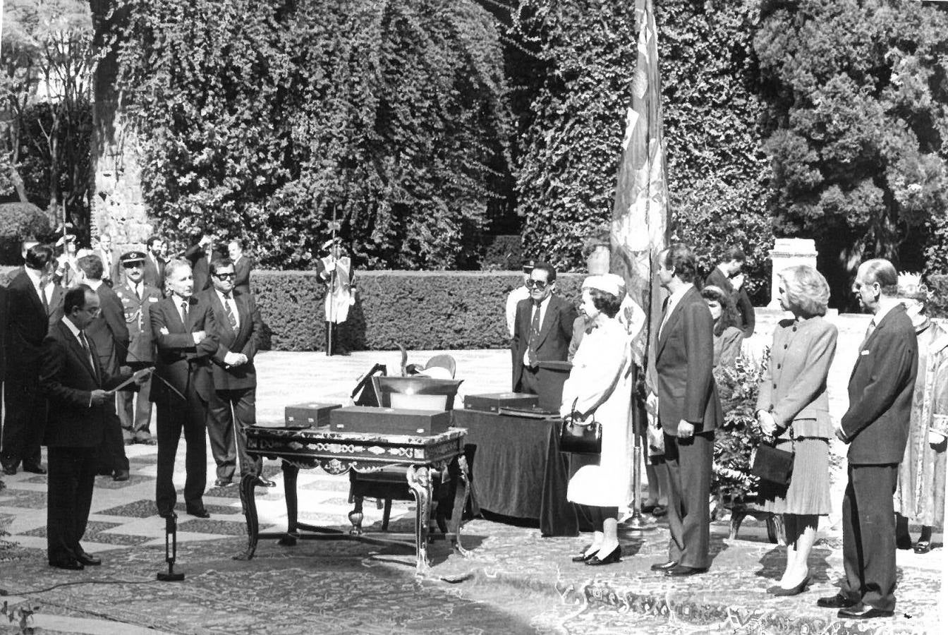 Visita de la Reina Isabel II y el Duque de Edimburgo a Sevilla en 1988