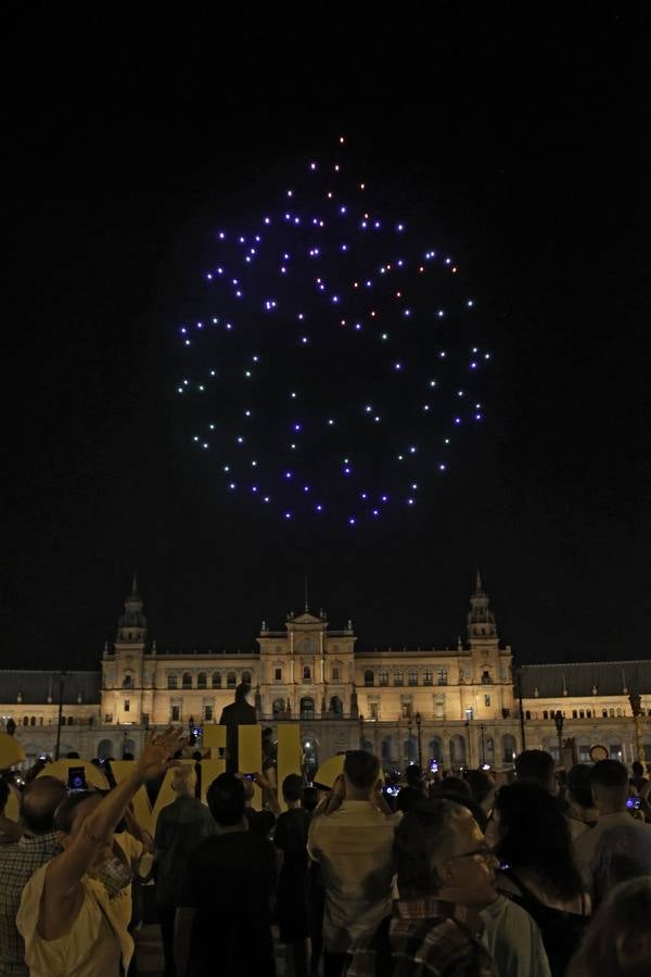 Un momento del espectáculo de drones que tuvo que suspenderse