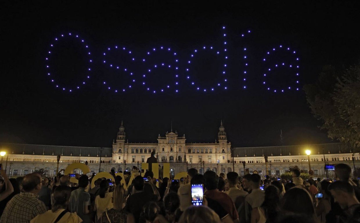 Un momento del espectáculo de drones que tuvo que suspenderse