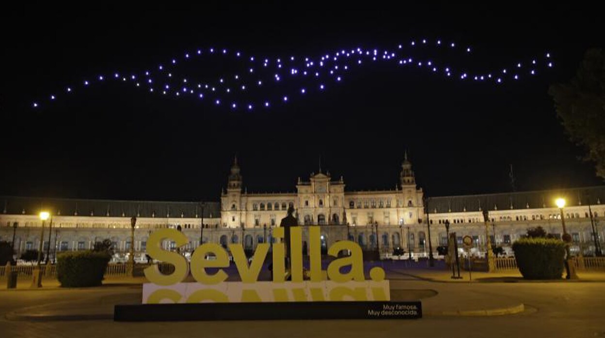 El Ayuntamiento estudia clausurar la Feria de Abril con drones en vez de fuegos artificiales
