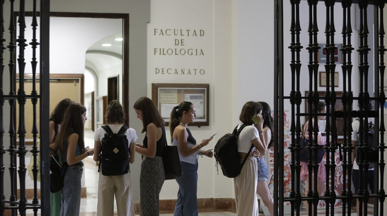 El rector de la Universidad de Sevilla pide que un grupo de académicos diseñe una Selectividad más especializada