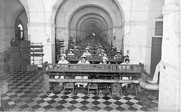 Una de las salas interiores en las que las operarias elaboraban los cigarros