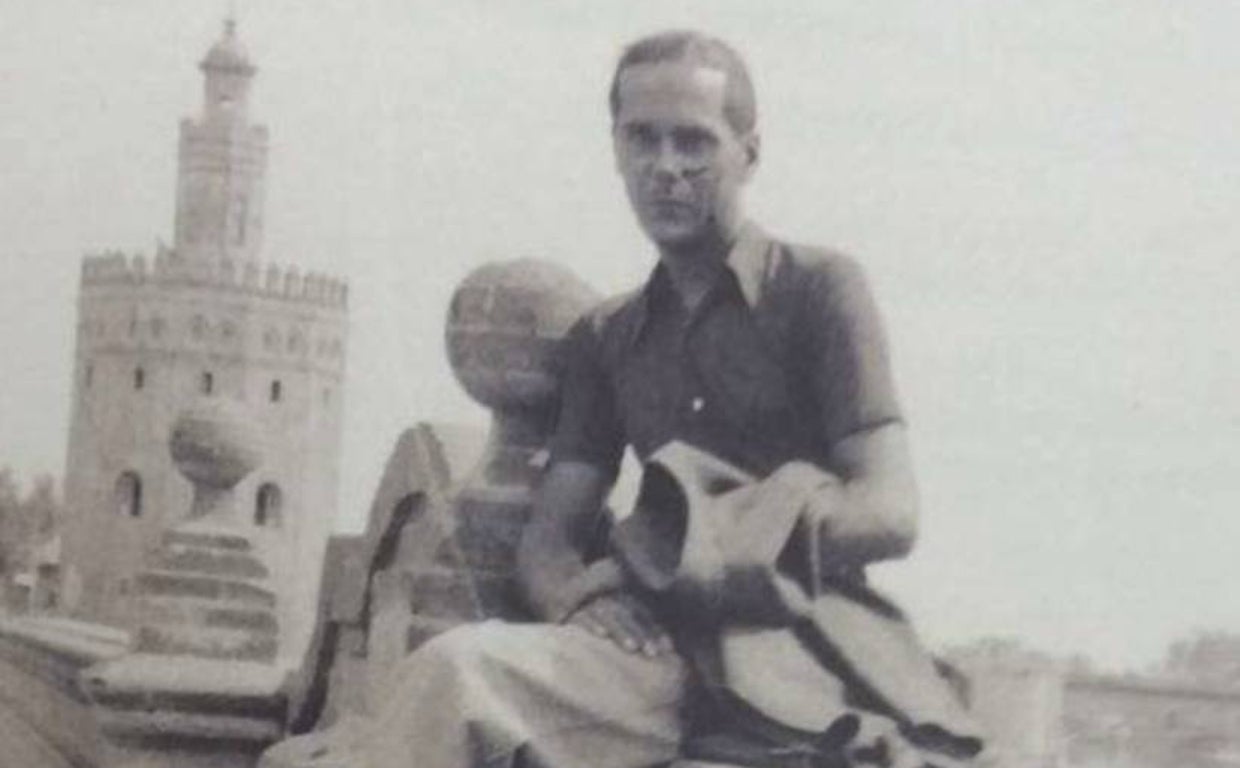 Luis Cernuda en una imagen tomada en Sevilla