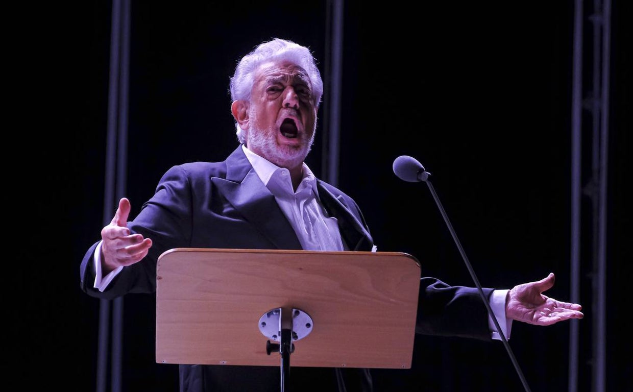 El tenor estuvo acompañado por la Real Orquesta Sinfónica de Sevilla, el tenor Jorge de León y la soprano María José Siri
