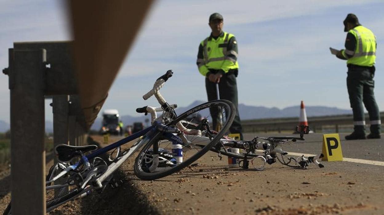 Un ciclista en Lora del Río y un peatón en Alcalá de Guadaíra, nuevas víctimas mortales en la carretera