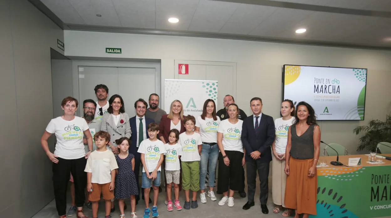 Dos colegios sevillanos ganan un premio andaluz por fomentar la movilidad sostenible y el uso de medios de transporte no contaminantes