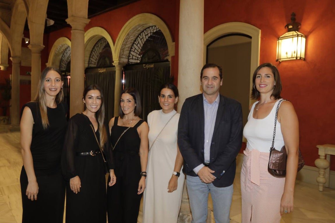 Jessica Hidalgo, Patricia Gómez, Lidia Gómez, Isabel Gómez, Ignacio González e Inés Moreno