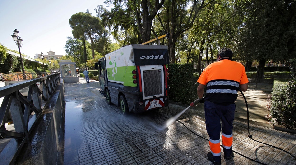 ¿Qué prohíben las nuevas limitaciones del consumo de agua en Sevilla?