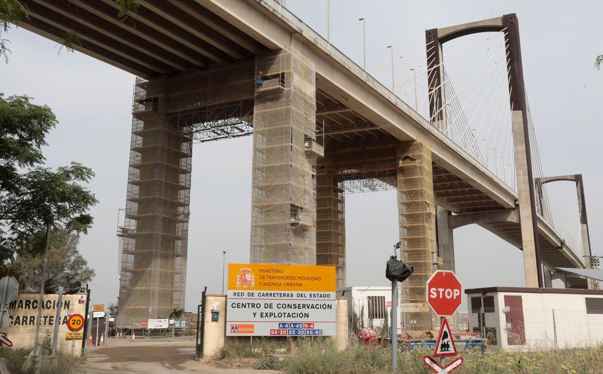 Las obras de ampliación del Puente del Centenario no muestran gran avance