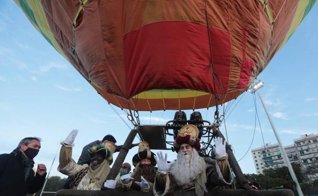 Los Reyes Magos, en globo, al no poder celebrarse la Cabalgata de Sevilla en 2021 debido al Covid