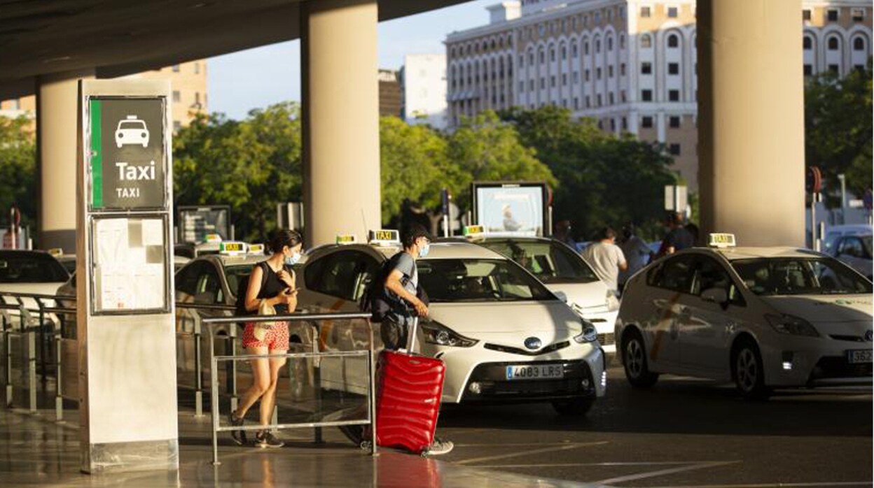Las tarifas del taxi subirán un 6% en Sevilla pero eliminan el cobro extra por abrir el maletero