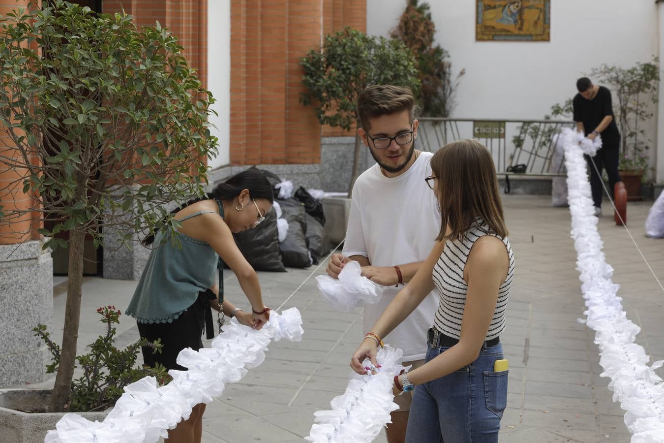 El barrio sevillano del Cerro del Águila se prepara para la salida extraordinaria de la Virgen de los Dolores
