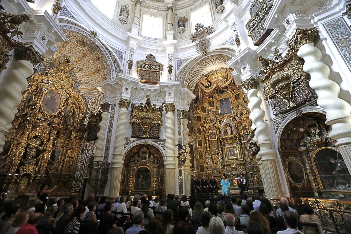 Actuación de 'La Macanita' en la iglesia de San Luis de los Franceses