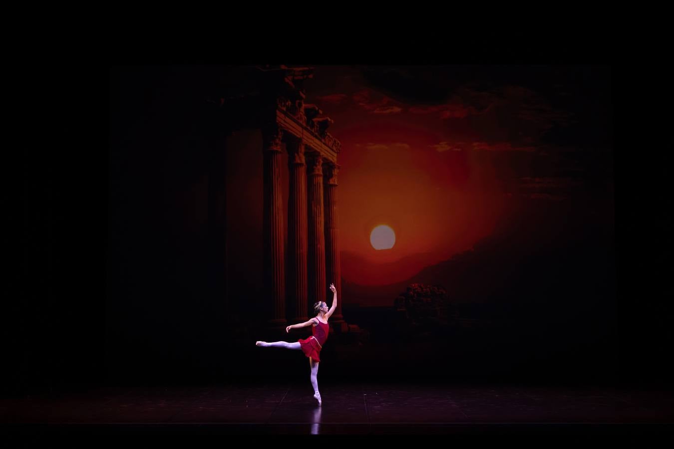 El ballet blanco volvió al Maestranza con el homenaje a Alicia Alonso