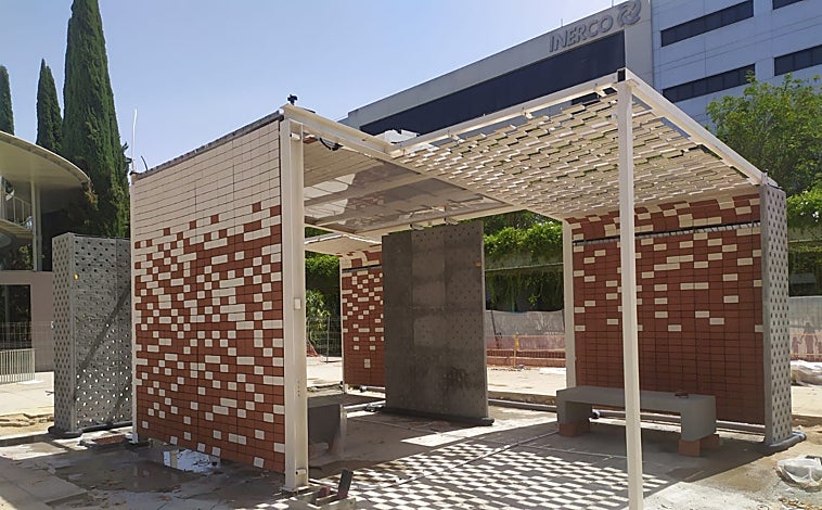 Imagen principal - Avanzan las obras de la nueva plaza bioclimatizada en la calle Thomas Alva Edison