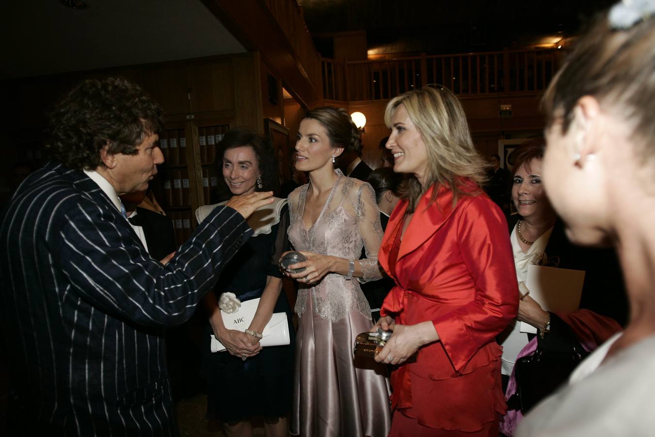 Junto con Su Majestad la Reina Doña Letizia en una entrega de premios en ABC