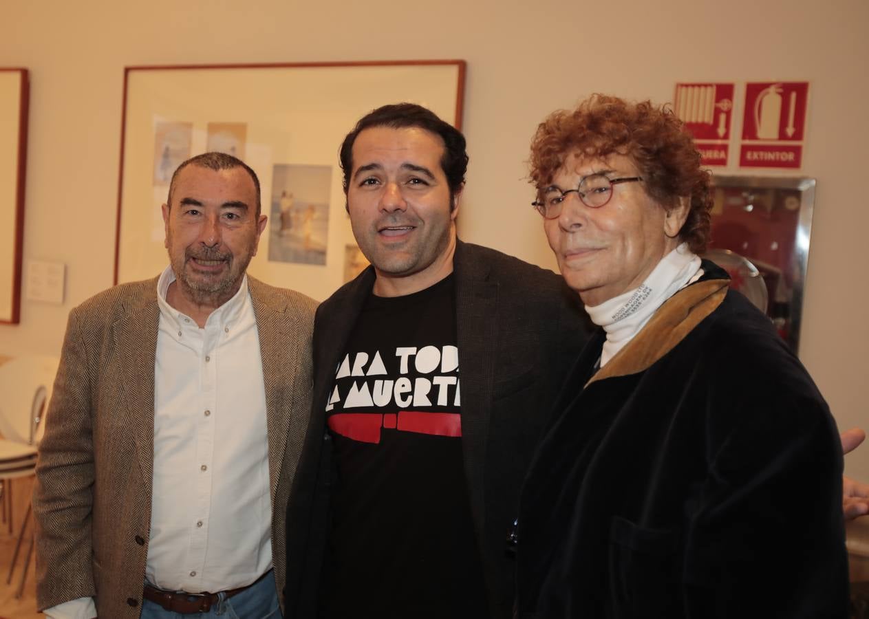 El periodista con el director de cine José Luis García y Oti Rodríguez Marchante, crítico de cine de ABC