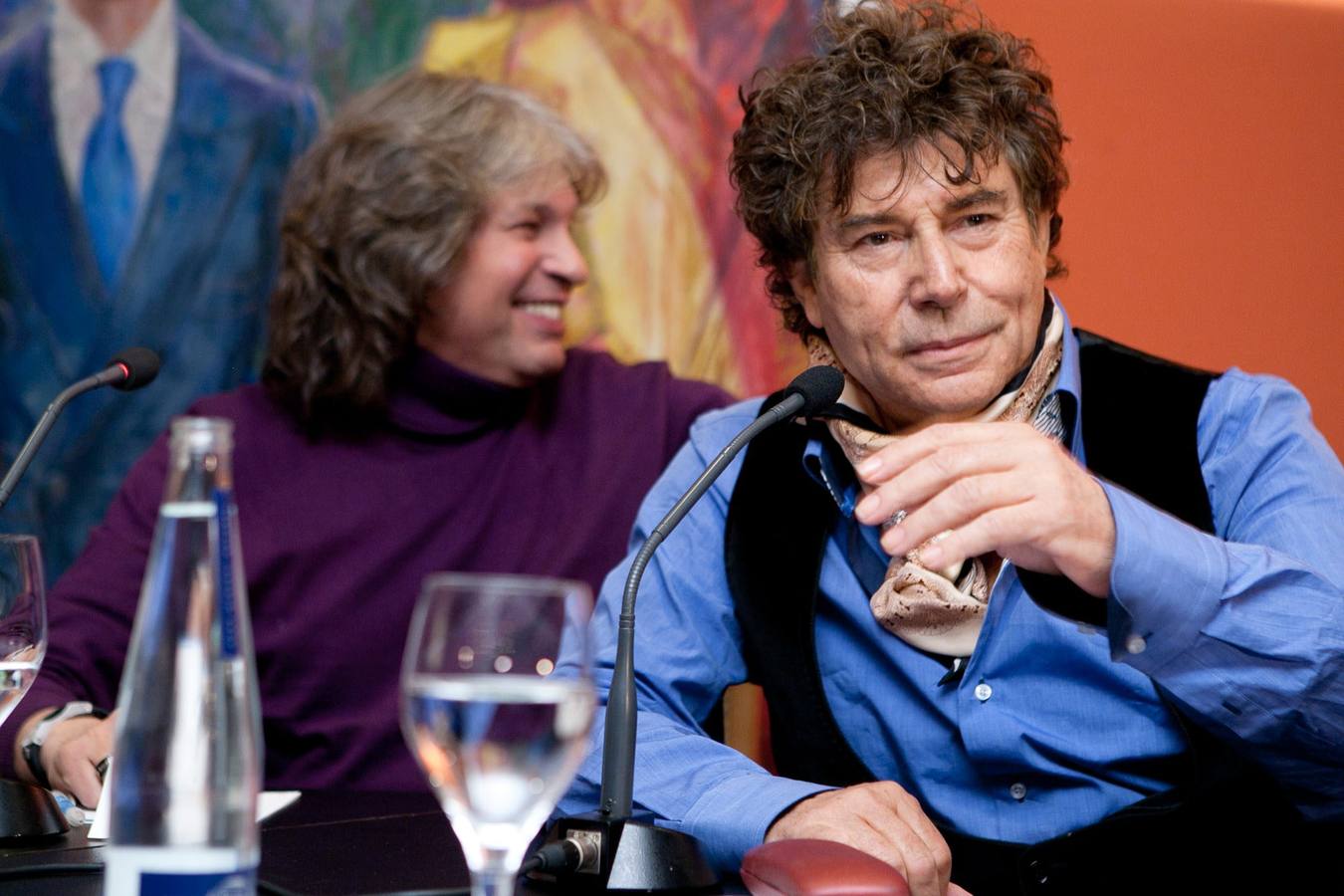 En un debate con José Mercé al fondo