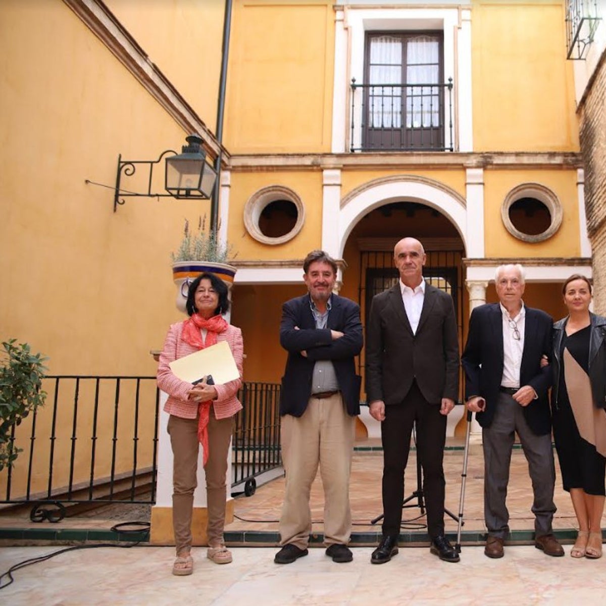 La escritora Marta Barrio gana el I Premio Almudena Grandes por su novela 'Leña menuda'