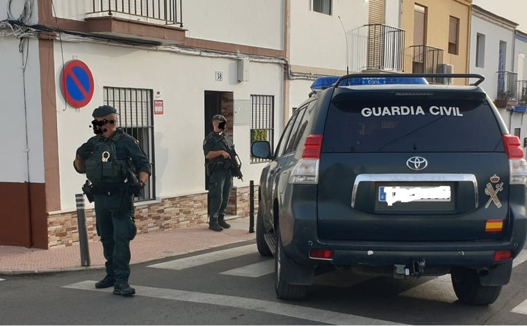 Redada antidroga de la Guardia Civil contra el clan de los Fausto en Pilas