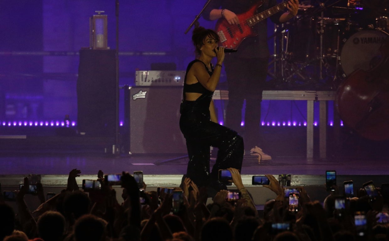 La cantautora francesa Zaz enamora al público sevillano con su actuación en Icónica Sevilla Fest