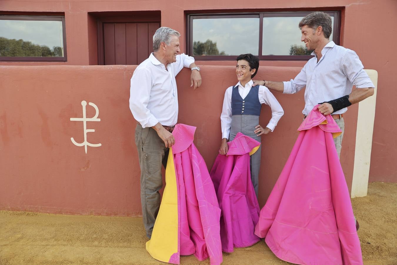 El novillero Marco Pérez, en la finca de Juan Antonio Ruiz 'Espartaco'