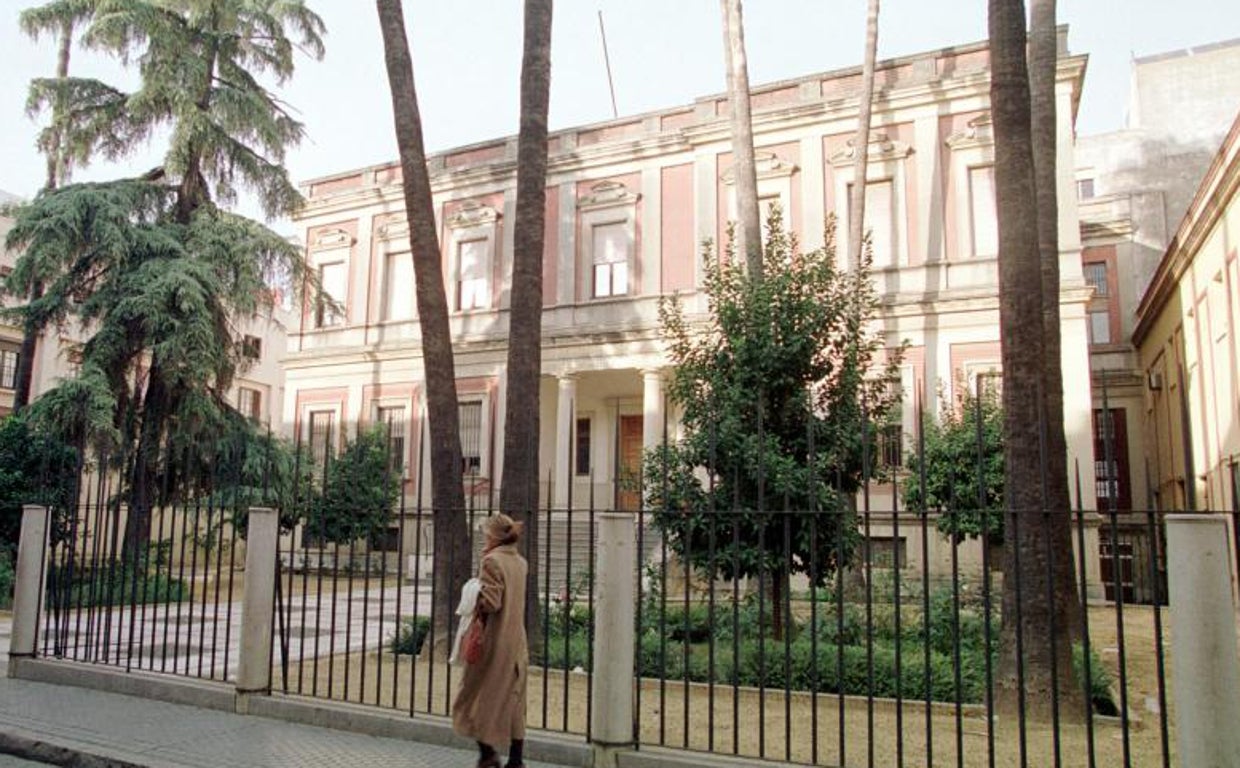 Fachada de la Escuela de Estudios Hispanoamericanos