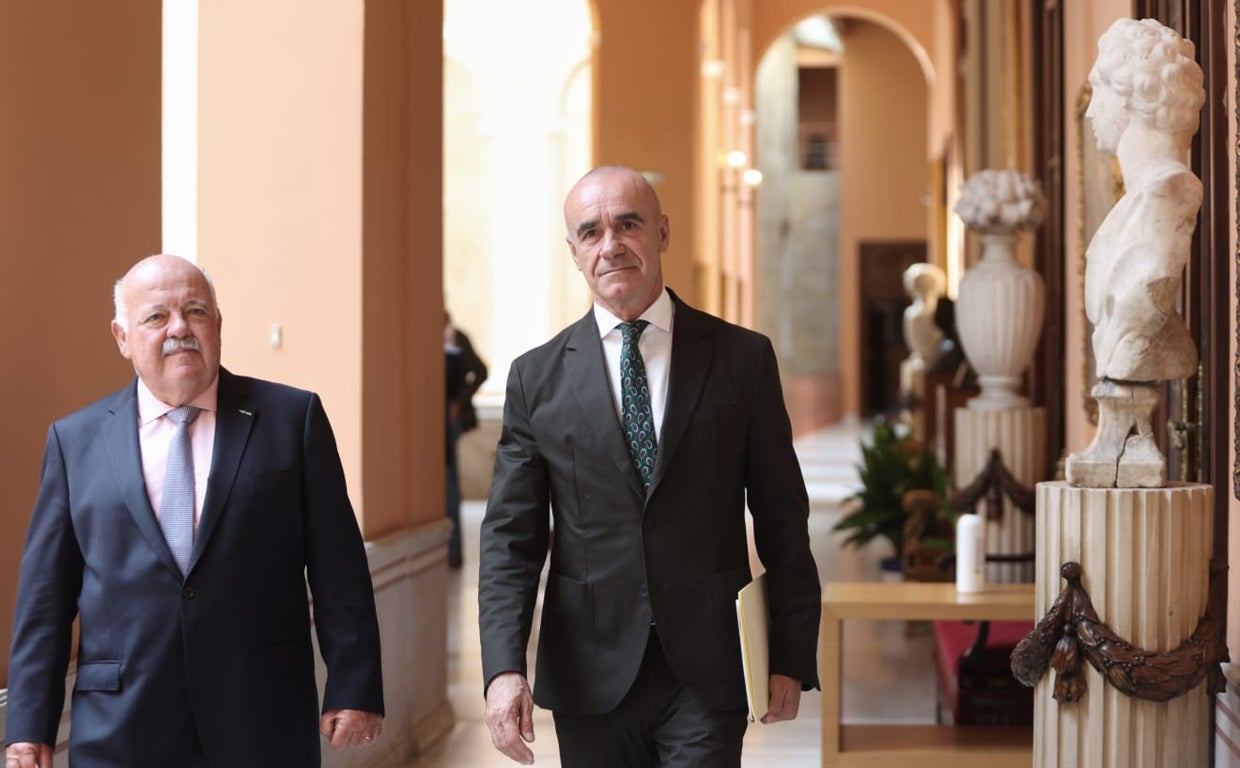 El alcalde de Sevilla, Antonio Muñoz, con el presidente del Parlamento andaluz, Jesús Aguirre