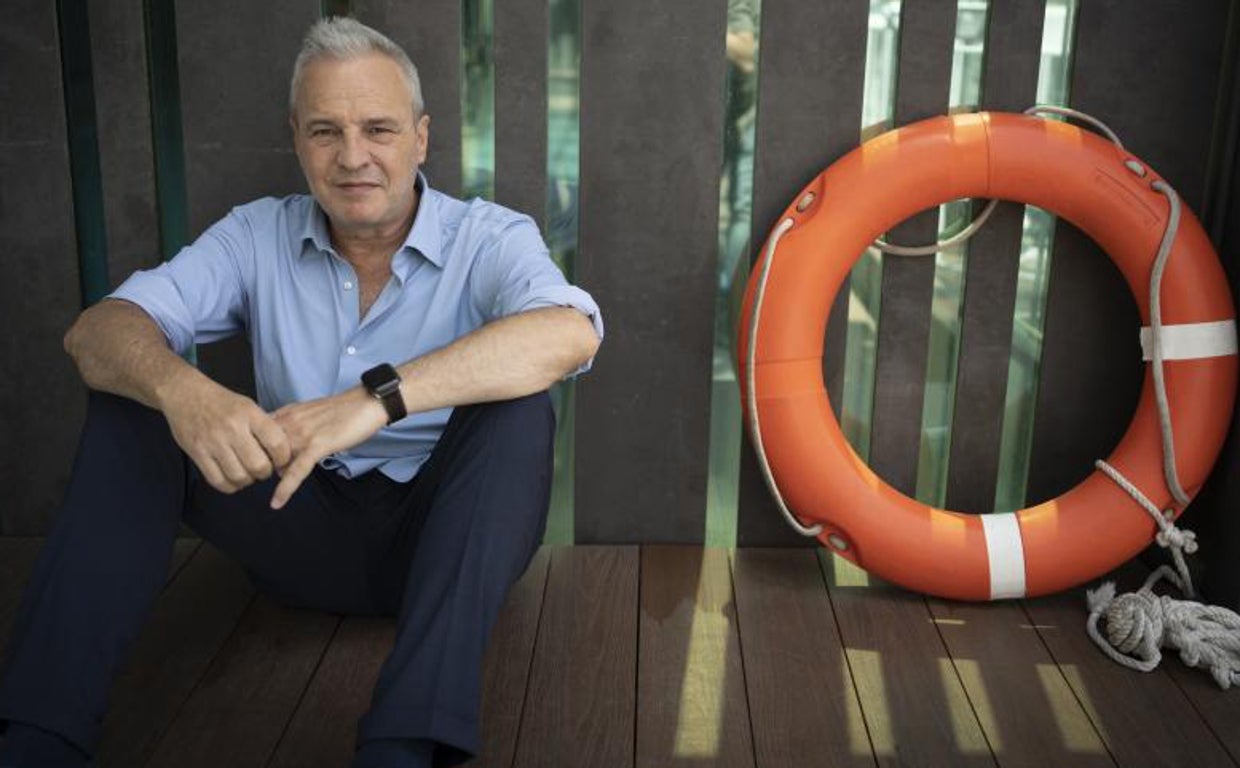 David Summers lleva cuarenta años liderando a Hombres G