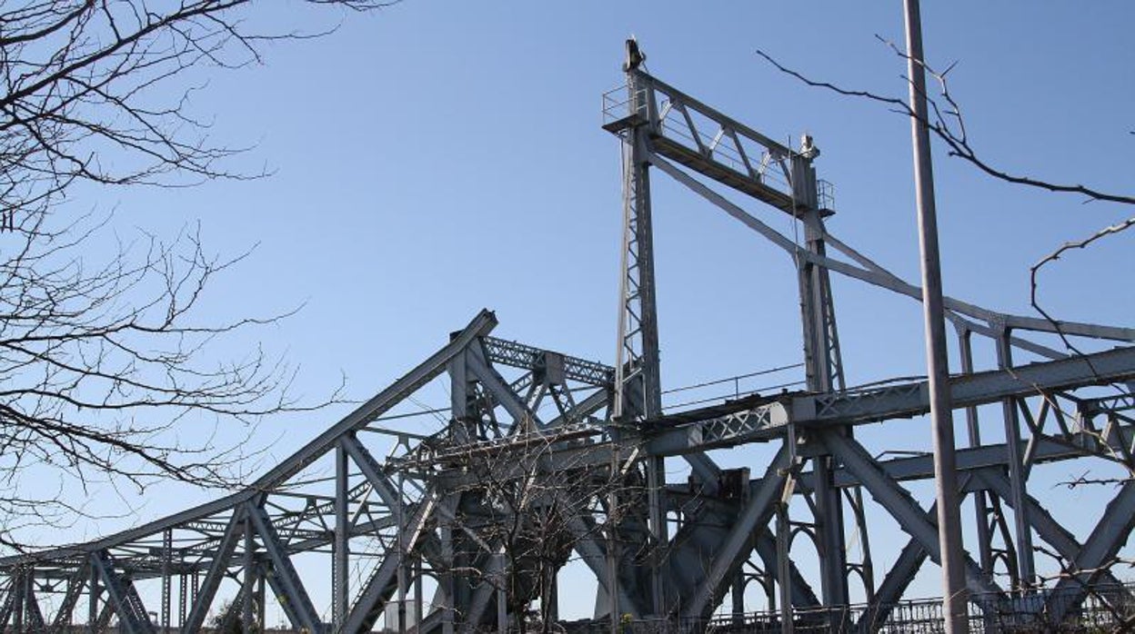 El puente de Hierro de Sevilla entra en la Lista Roja del Patrimonio