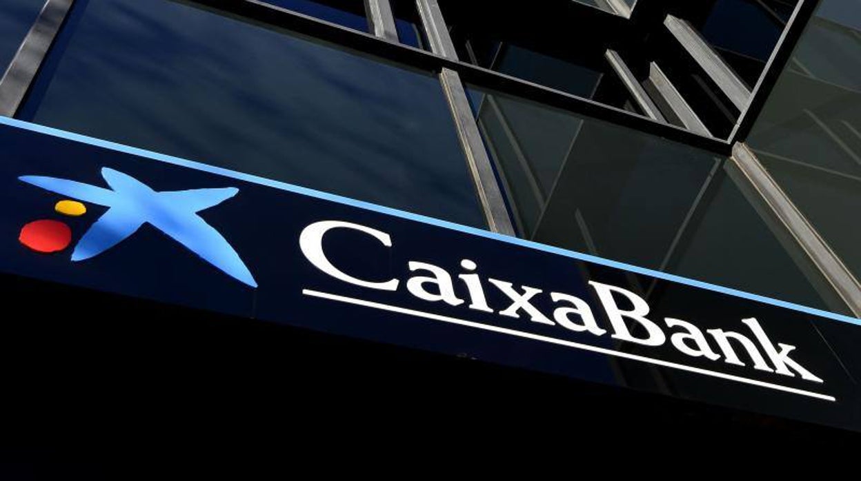 Así es la carta que ha enviado CaixaBank a sus clientes sobre un cambio en su contrato