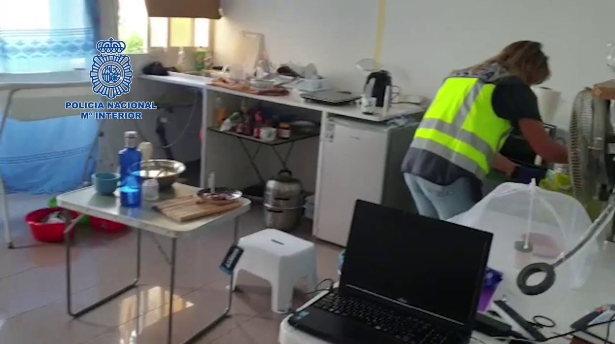 Explotación laboral en Sevilla: La Policía libera a 13 personas encerradas bajo llave en una nave