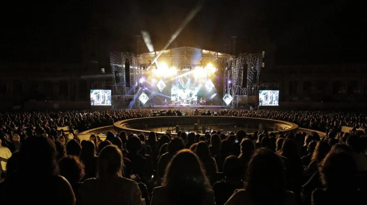 Icónica reunió a más de 125.000 personas en los eventos programados en la plaza de España